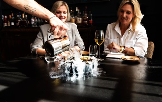 2 gasten aan tafel